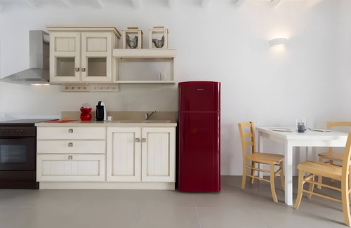 Psathi House | Apartment In A Hotel 'Echinousa Kimolos Maisonette no3' with Sea View, Wi-Fi and Air Conditioning