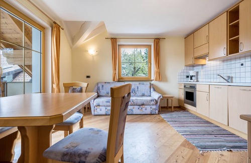 Valdaora di Sopra House | Apartment In A Hotel 'Residence Oberhauser Apt 6' with Mountain View, Shared Terrace and Wi-Fi