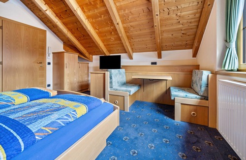 Valdaora di Sopra House | Apartment In A Hotel 'Residence Oberhauser Apt 7' with Mountain View, Shared Terrace and Wi-Fi