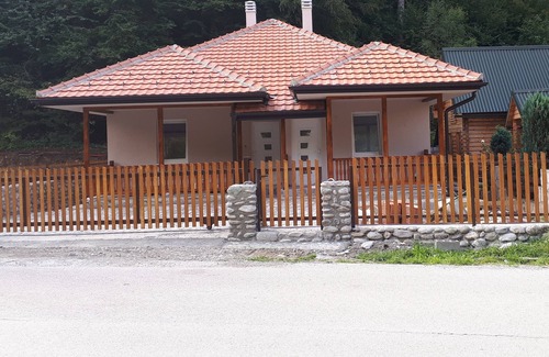 Kolasin House | Apartment in a mountain house in a modern and cozy style, garden and terrace