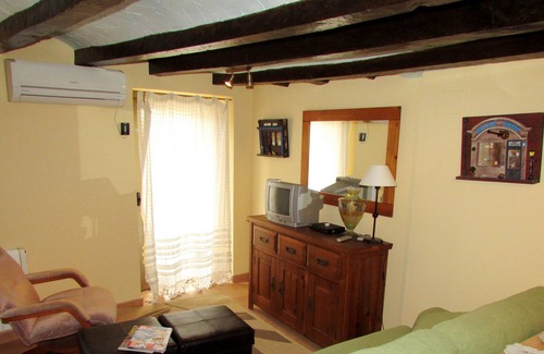 La Riba Apartment | Apartment in a village house, climbing area, natural pools, Cistercian Route