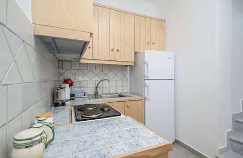 Agia Anna Apartment | Apartment in Ag.Anna area,fully equipped,semi-basement & very quiet environment.