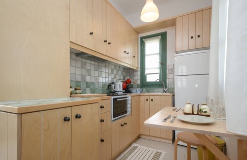Agia Anna Apartment | Apartment in Agia Anna area, fully equipped & very quiet environment.