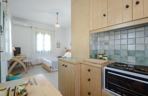 Agia Anna Apartment | Apartment in Agia Anna area, fully equipped & very quiet environment.