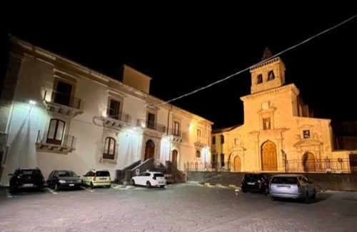 Francofonte Apartment | Apartment in an 1800s building.nn