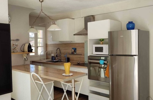 Arles Other | Apartment in an authentic Mas with swimming pool in a wooded park.