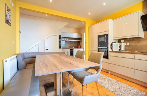 Beaumaris Apartment | Apartment in Beaumaris with Sea Views