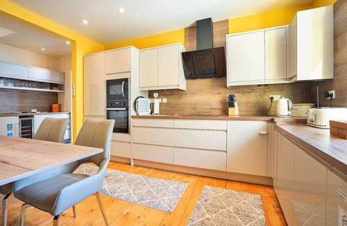 Beaumaris Apartment | Apartment in Beaumaris with Sea Views
