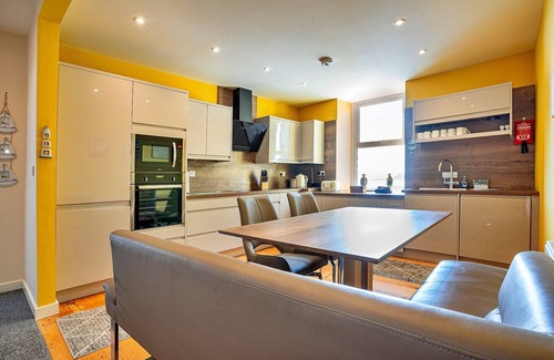 Beaumaris Apartment | Apartment in Beaumaris with Sea Views