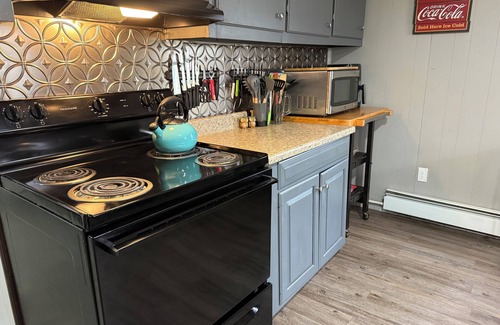 Kintnersville Apartment | Apartment in Bucks County w/hot tub, private entrance, yard, and covered patio!