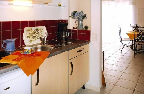 Caderousse Apartment | Apartment in Caderousse with Pool