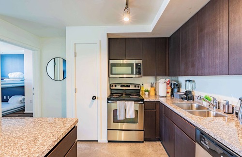Evans Churchill Apartment | Apartment in Central DT with Gym+Pool+Parking+W/D