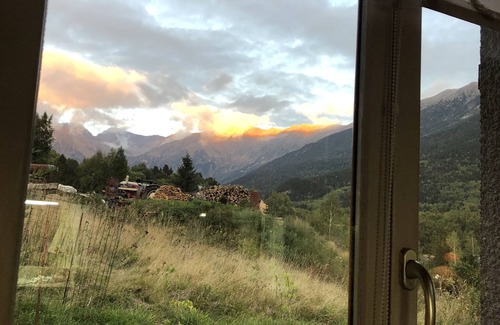 Porte-Puymorens Apartment | Apartment in chalet with terrace and garden. Panoramic view