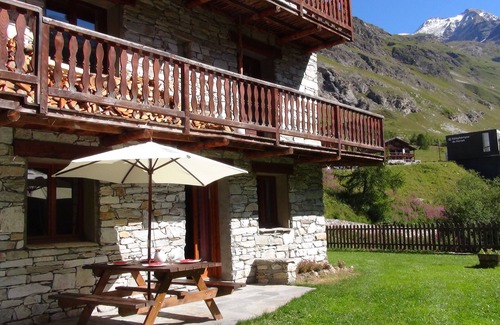 Le Fornet Ski Chalet | Apartment in chalet at the foot of the slopes of Val d'Isère