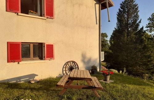 Ponthoux Apartment | Apartment in chalet house Haut Jura