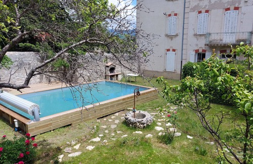 Banon Apartment | Apartment in character house with garden and swimming pool