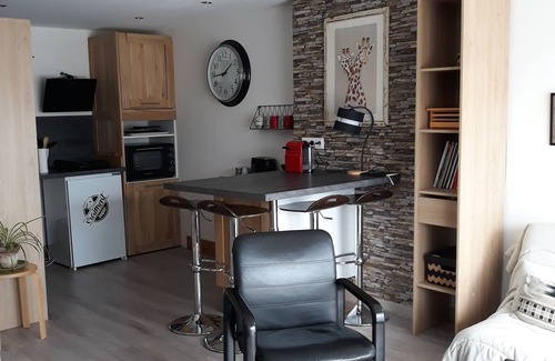Vaulx Apartment | Apartment in country cottage