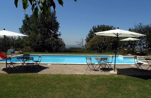 Viterbo House | Apartment in Country House La Meridiana Strana with swimming pool