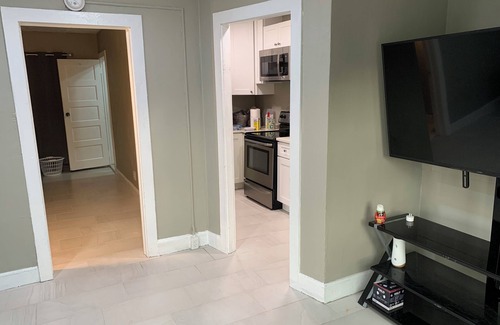 Daytona Beach Apartment | Apartment in Daytona Beach 1BR 1Bath + Pull out Sofa Bed. Centrally Located