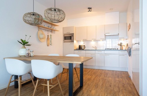 Vissershaven Apartment | Apartment in Den Haag with Balcony