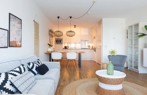 Vissershaven Apartment | Apartment in Den Haag with Balcony