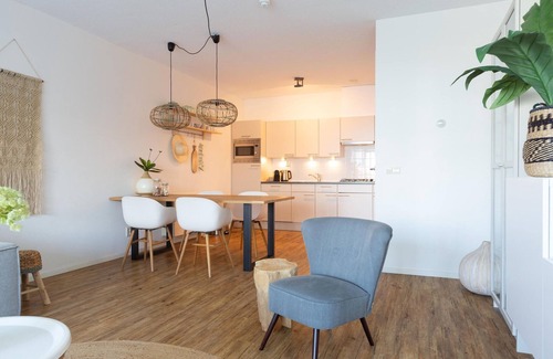 Vissershaven Apartment | Apartment in Den Haag with Balcony
