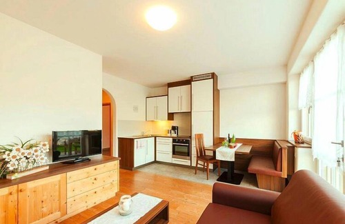 Sciaves Apartment | Apartment in Dolomites with Pool Access