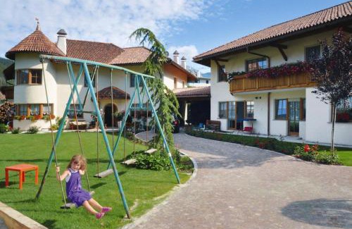 Sciaves Apartment | Apartment in Dolomites with Pool Access