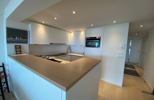 Duinbergen Apartment | Apartment in Duinbergen with Sea Views