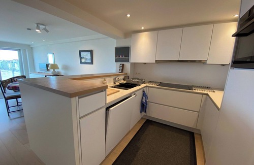 Duinbergen Apartment | Apartment in Duinbergen with Sea Views