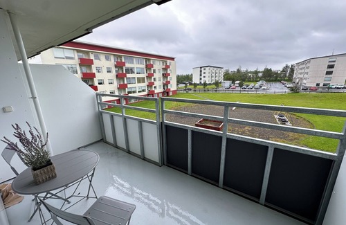 Haaleiti Apartment | Apartment in Fellsmúli, Reykjavik