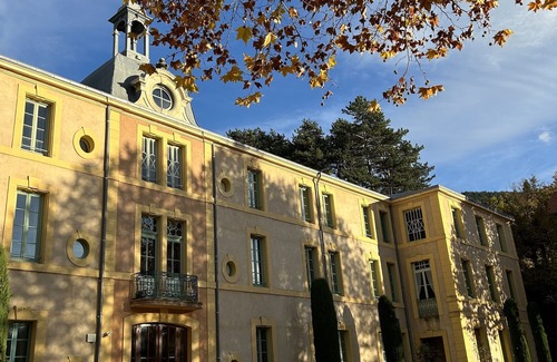 Montbrun-les-Bains Apartment | Apartment in a 19th century chateau with swimming pool and tennis court in a 4-hectare park