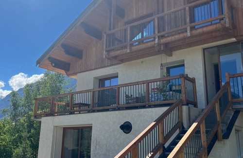 Vallouise-Pelvoux Apartment | Apartment in detached house in the heart of Vallouise! Private parking lot