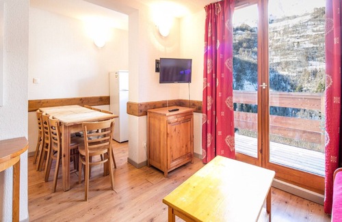 Saint-Michel-de-Maurienne Apartment | Apartment in France with Ski Views