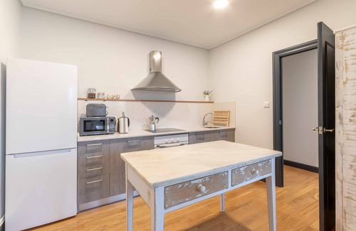 Erandio Apartment | Apartment in front of Bilbao River, next to metro