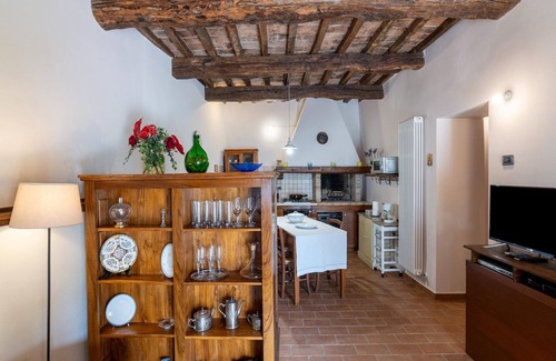 Furlo House | Apartment in Furlo with Saltwater Pool