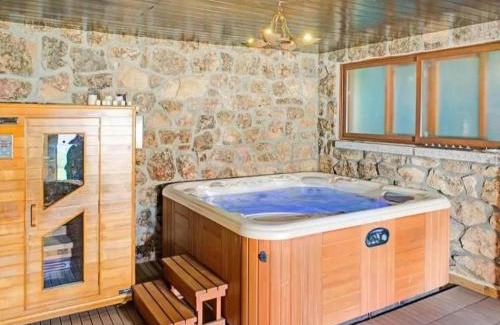 Galapagar House | Apartment in Galapagar with Pool and Sauna