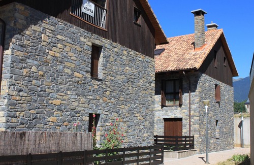 Gavin Apartment | Apartment in Gavin, Among the Tena Valley and Ordesa National Park