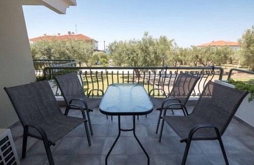 Gerakini Apartment | Apartment in Gerakini with a shared swimming pool