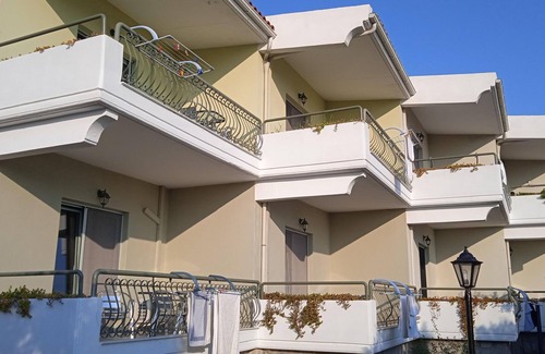 Gerakini Apartment | Apartment in Gerakini with a shared swimming pool