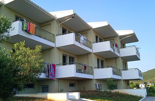 Gerakini Apartment | Apartment in Gerakini with a shared swimming pool