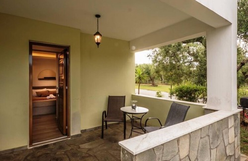 Gerakini Apartment | Apartment in Gerakini with a shared swimming pool