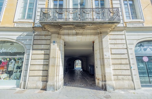 Chambery Apartment | Apartment in Historic Building, Center of Chambéry