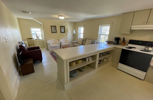 Bristol Apartment | Apartment in historic harbor overlooking the harbor