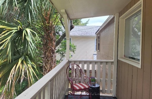 Longwood Apartment | Apartment in Historical Longwood