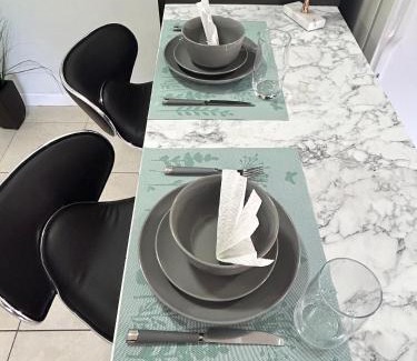 North Central Hollywood Apartment | Apartment in Hollywood close to shops & beach 110