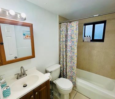 North Central Hollywood Apartment | Apartment in Hollywood close to shops & beach 108