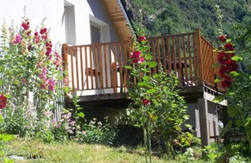 Aragnouet Apartment | apartment in house