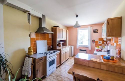 Taillades Apartment | Apartment in individual residence