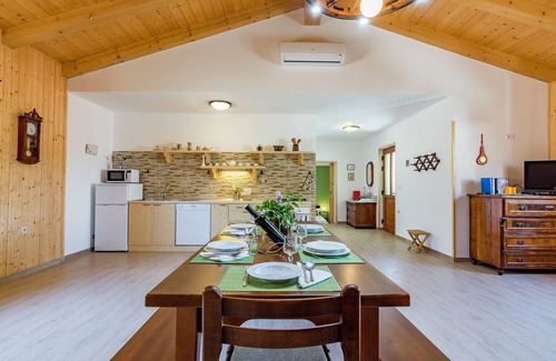 Cerovlje Apartment | Apartment in Istria with Nature Views